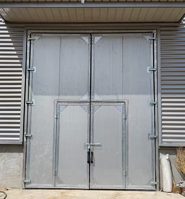 伊吾工业平开门