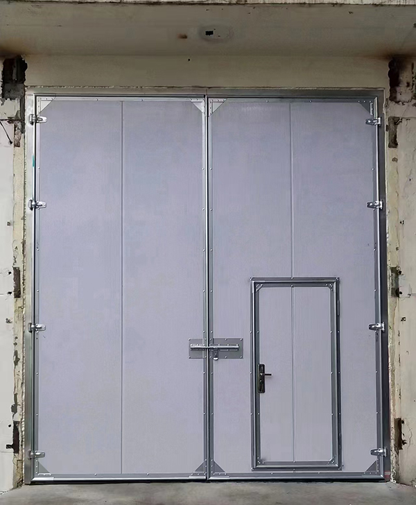 伊吾工业平开门