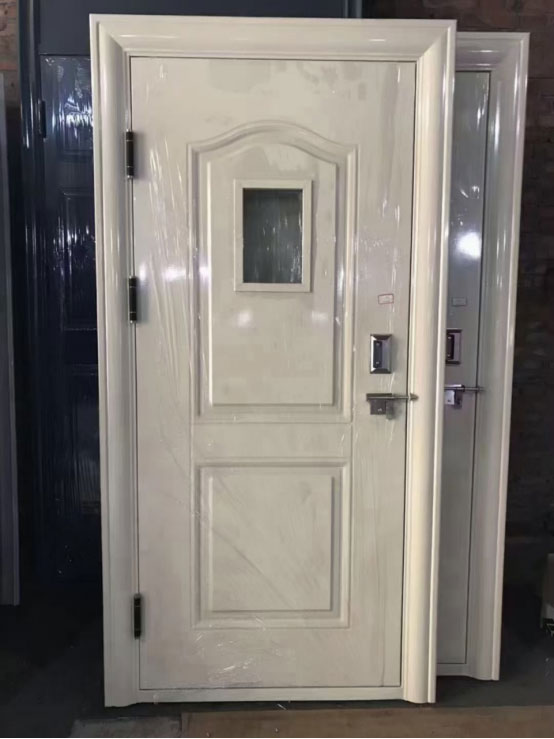 伊吾学校教室门