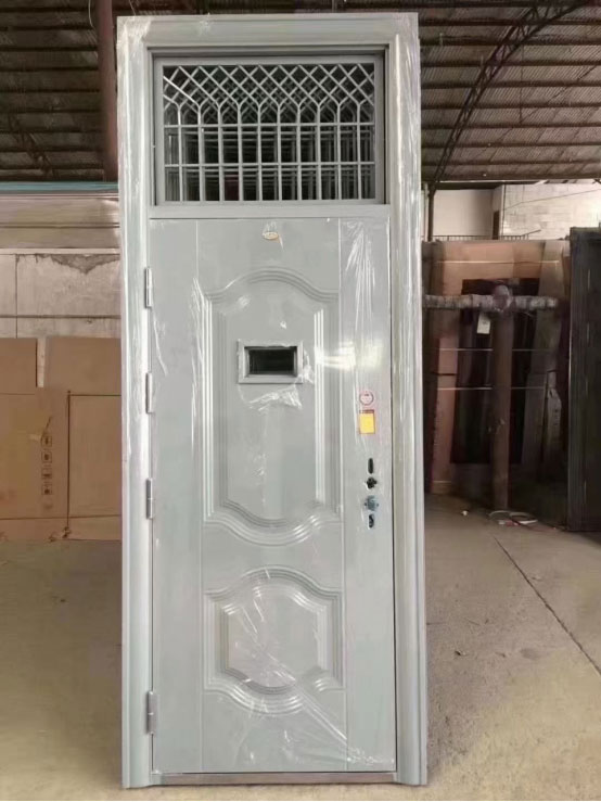 伊吾学校教室门