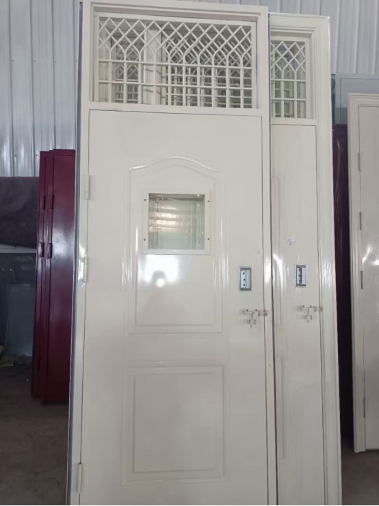 伊吾学校教室门 伊吾学校教室门