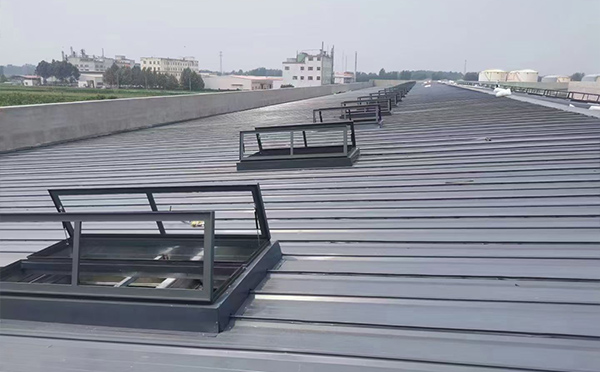 某中学室内体育馆伊吾排烟窗改造项目