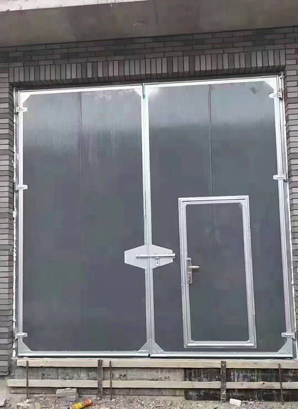 伊吾工业平开门在大型设备制造车间的应用实例